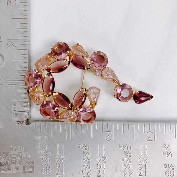 VTG Purple Glass Brooch Gold Tone Statement Pin Prong Set Navette Marquise Swirl - Picture 8 of 8